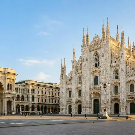 Elegant Balcony In Duomo Ac Wifi And Free Washing Mashine * Milaan