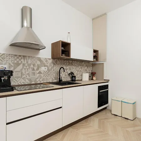 Guesthost - Comfy Flat X6 In Porta Romana Appartement *