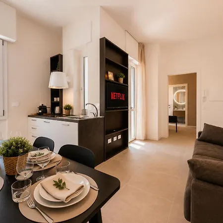 New Design With Balcony, Bocconi 10 Min Walk, 4 Guests * Milano