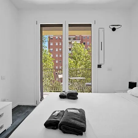 Ga311 Luminoso Di Design Con Balcone * Milano