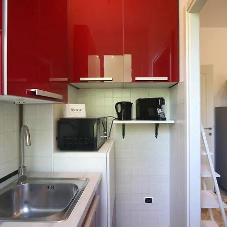 Red Touch Flat - Design & San Siro