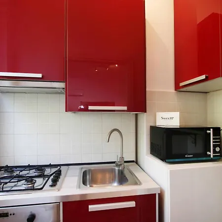 Red Touch Flat - Design & San Siro