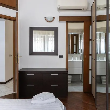 Pina's Three-room Apartment, Parking Space & Garden Milano