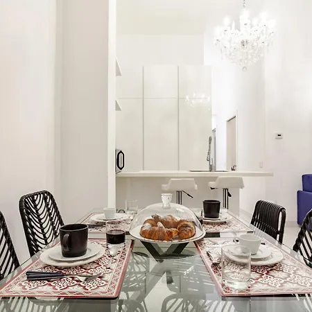 Lägenhet Duomo E Tribunale Luxury 2 Bedroom 2 Bathroom