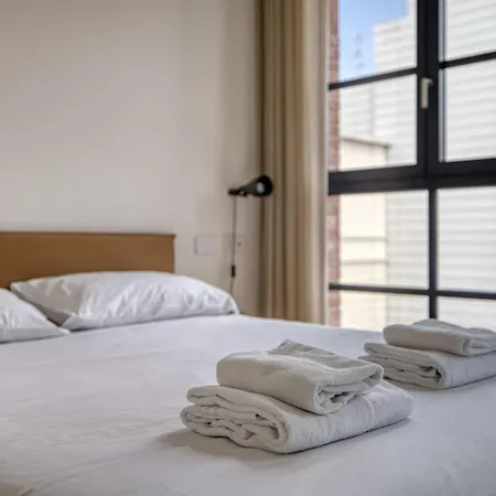 Bright 1br Near To The Center Of