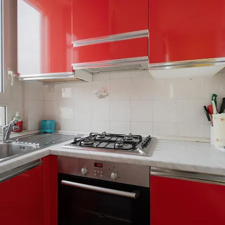 Guesthost - Cozy Balcony Flat Near Porta Romana * מילאנו