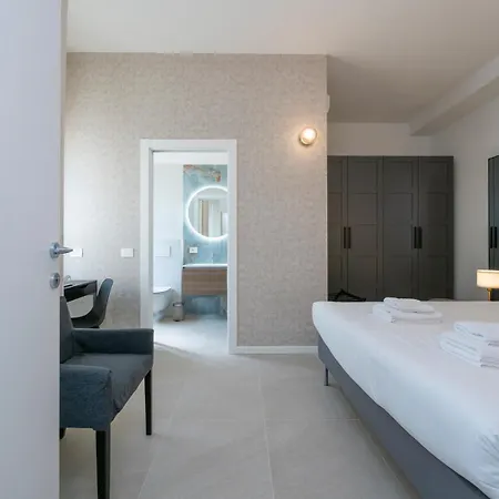 New Design With Balcony, Bocconi 10 Min Walk, 4 Guests Lägenhet Milano