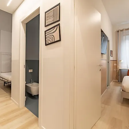 8 Minute Walk From Station *