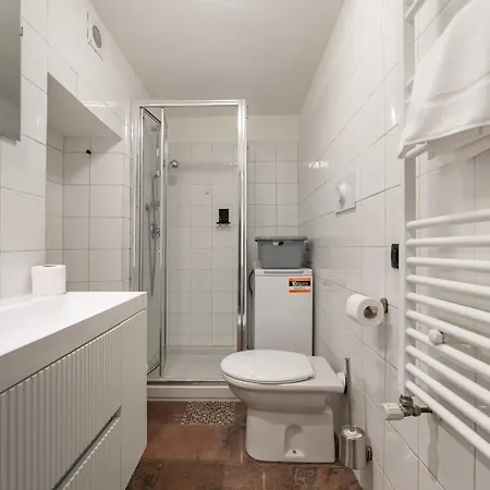 20 Minutes By Metro From The Centre Of