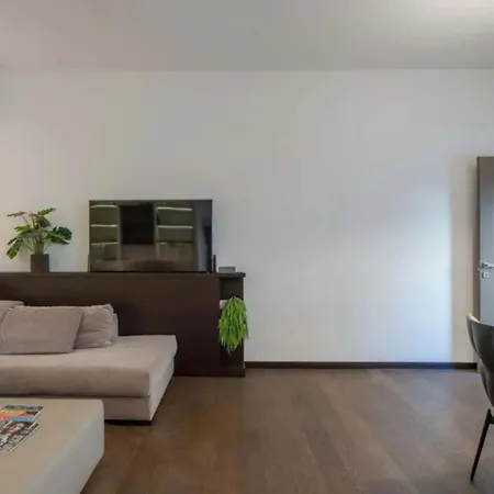 Con 2 Da Letto Vicino Al Duomo, ميلان