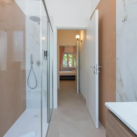 Modern Large Apartment, Bocconi 10 Min Walk, Porta Romana, 4 Guests * ميلان