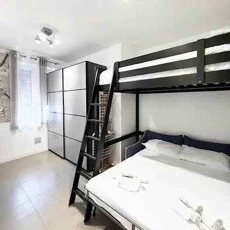 Appartement Elegant Balcony In Duomo Ac Wifi And Free Washing Mashine *