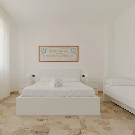 Guesthost - Spacious Terrace Flat X7 Mm2 Udine Appartement *
