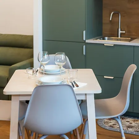 Modern With Balcony In For 4 * Milán