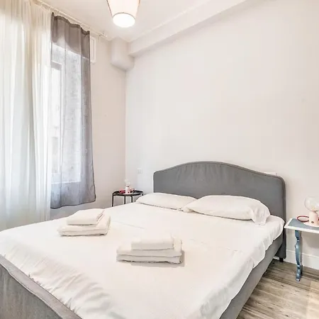 For Family 4min Walktrainstation Portavenezia4min Walk Milano