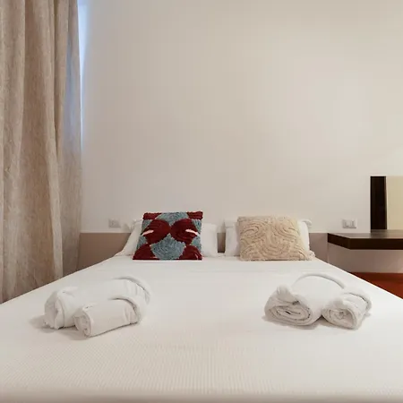 Guesthost - Comfy Flat X6 In Porta Romana Appartement *