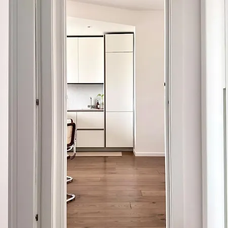 Skyline Design - Floor Next To Metro
