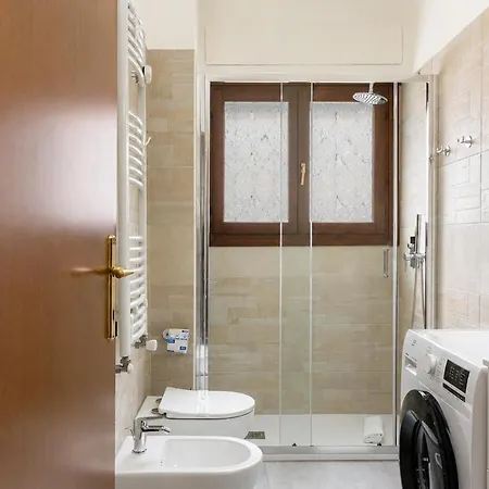 Daire Pina's Three-room Apartment, Parking Space & Garden Milano
