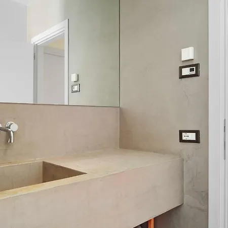 Luxury 3br Penthouse With Duomo View & Hot Tub 米兰