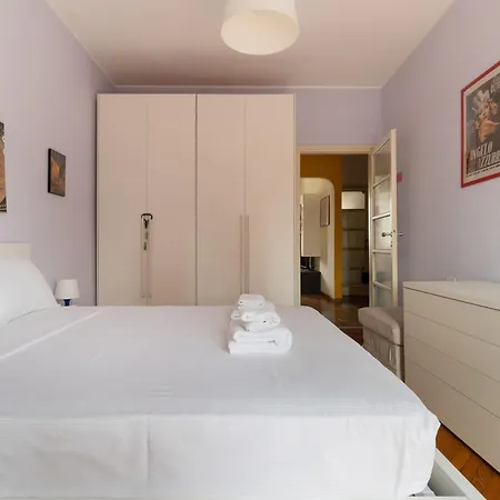 Guesthost - Cozy Balcony Flat Near Porta Romana דירה