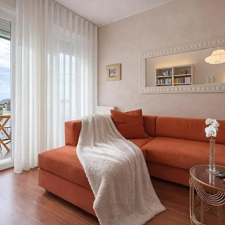 Stylish Retreat At Pop Portaluppi