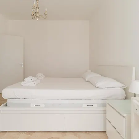 Guesthost - Spacious Terrace Flat X7 Mm2 Udine