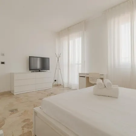 Guesthost - Spacious Terrace Flat X7 Mm2 Udine Apartamento Milán