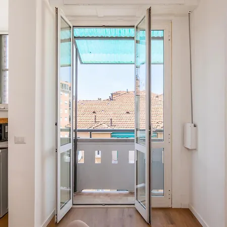 Modern With Balcony In For 4 * Milán