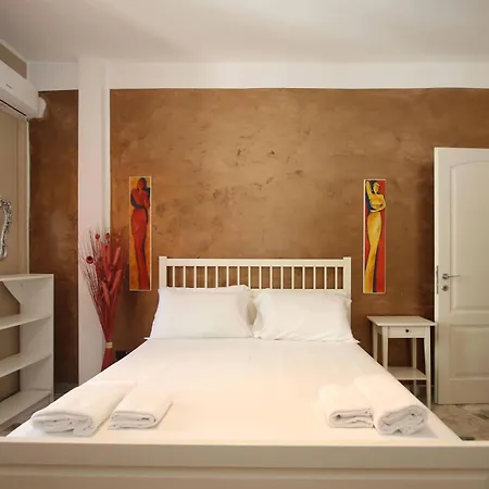 Red Touch Flat - Design & San Siro *