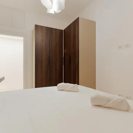 Guesthost - Comfy Flat X6 In Porta Romana Apartamento