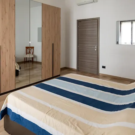 Spacious Aparment 10 Mins Walk From Duomo Appartement