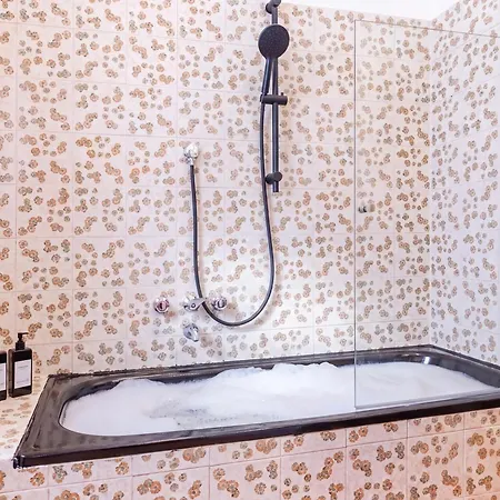 Appartement Navigli - Sunny & Peaceful Flat In Leafy Courtyard