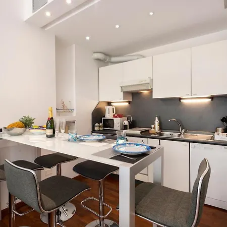Appartement Urban Five - Bright 6th Floor Aprt -10 Min To Duomo Milaan