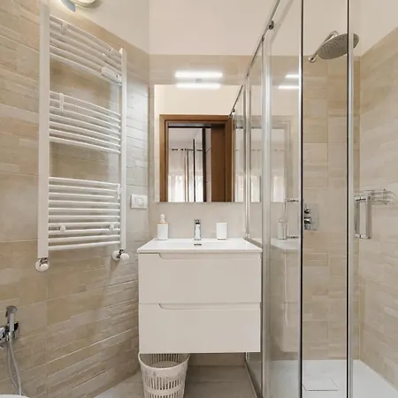 Pina's Three-room Apartment, Parking Space & Garden * Milano