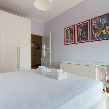 Guesthost - Cozy Balcony Flat Near Porta Romana