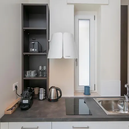 New Design With Balcony, Bocconi 10 Min Walk, 4 Guests *