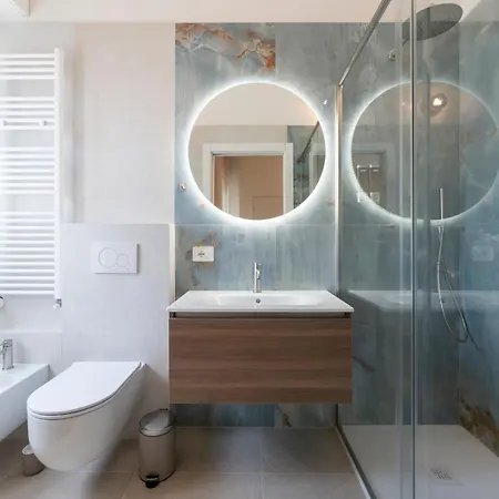 Lägenhet New Design With Balcony, Bocconi 10 Min Walk, 4 Guests *