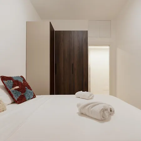 Guesthost - Comfy Flat X6 In Porta Romana Apartamento