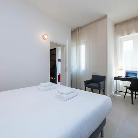 New Design With Balcony, Bocconi 10 Min Walk, 4 Guests Apartamento Milán