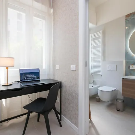 New Design With Balcony, Bocconi 10 Min Walk, 4 Guests *