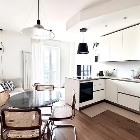 Skyline Design - Floor Next To Metro Appartement Milaan