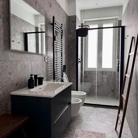 Skyline Design - Floor Next To Metro Appartement *