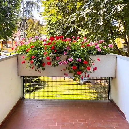 Appartement Navigli - Sunny & Peaceful Flat In Leafy Courtyard Milaan