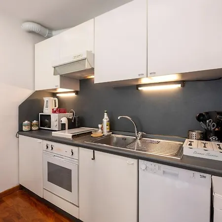 Appartement Urban Five - Bright 6th Floor Aprt -10 Min To Duomo Milaan