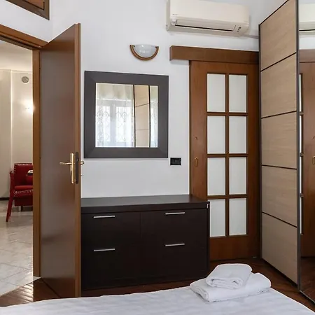 Pina's Three-room Apartment, Parking Space & Garden Daire Milano
