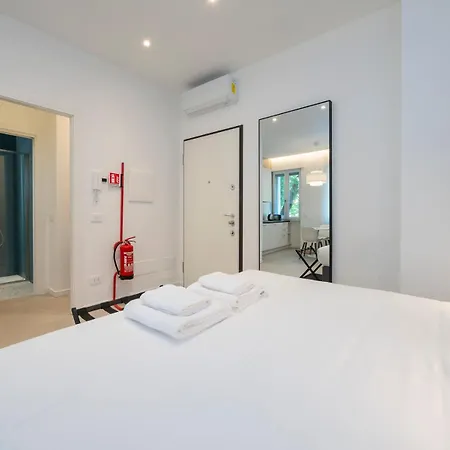 Brand New Modern Studio, Bocconi 10 Min Walk