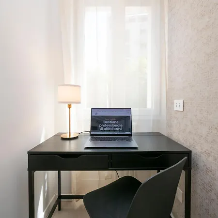 Lägenhet New Design With Balcony, Bocconi 10 Min Walk, 4 Guests