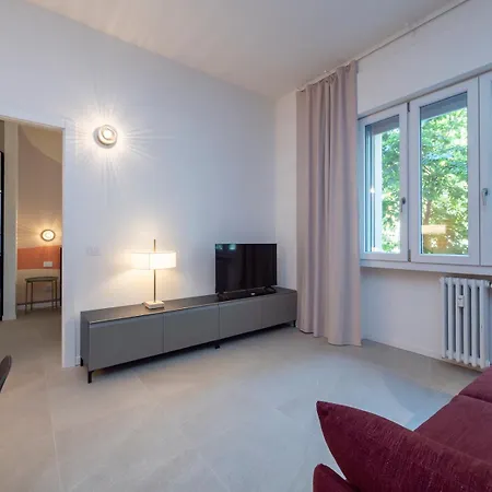 Modern Large Apartment, Bocconi 10 Min Walk, Porta Romana, 4 Guests ميلان