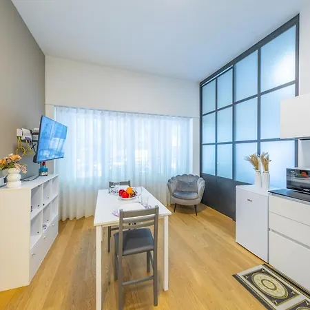 Appartement Arco Della Pace Luxurious 1-bedroom With Ac Milaan