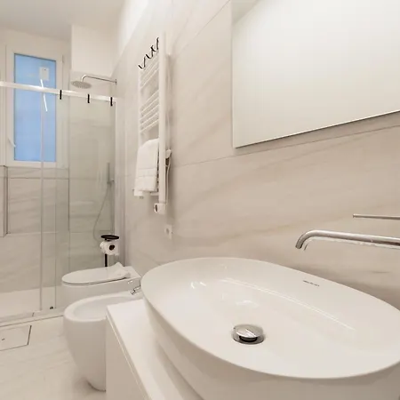 Guesthost - Comfy Flat X6 In Porta Romana Appartement